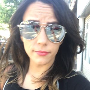 Meet your Posher, Leila